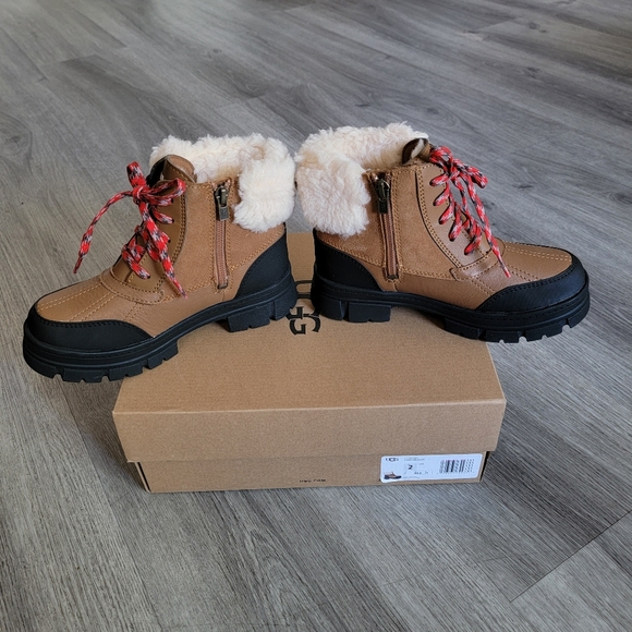 UGG Ashton Addie Waterproof Boot - Picture 4 of 12